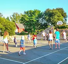 maintenir sa forme en vacances en participant aux activités du camping