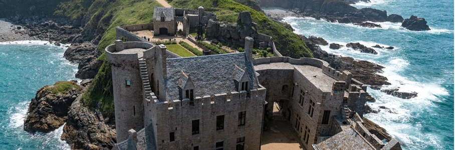 Château au bord de la mer, en Bretagne