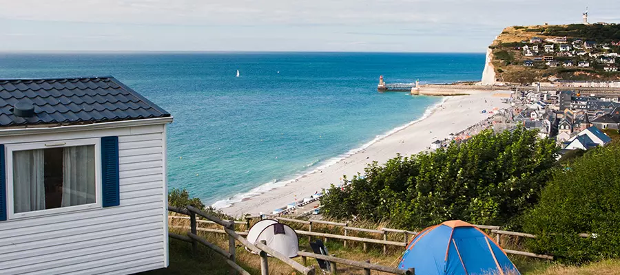 Location de mobil-home en bord de mer : les pieds dans l’eau !