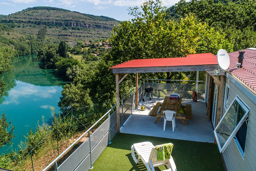Camping de La Cascade - mobil-home vue riviere